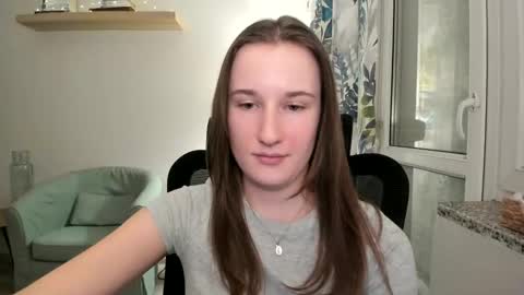 Snapshot of oliviaaa2003 chatting on 01.05.25 Oliwiaa2004 online show from 01.05.25