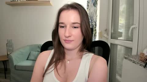 Snapshot of oliviaaa2003 chatting on 01.12.25 Oliwiaa2004 online show from 01.12.25