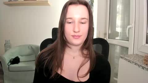 Snapshot of oliviaaa2003 chatting on 01.29.25 Oliwiaa2004 online show from 01.29.25