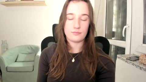 Snapshot of oliviaaa2003 chatting on 02.28.25 Oliwiaa2004 online show from 02.28.25