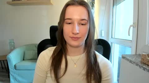 Snapshot of oliviaaa2003 chatting on 03.05.25 Oliwiaa2004 online show from 03.05.25