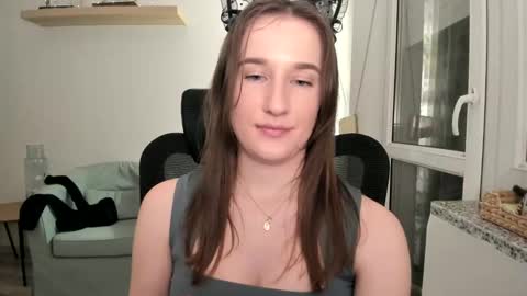 Snapshot of oliviaaa2003 chatting on 03.11.25 Oliwiaa2004 online show from 03.11.25