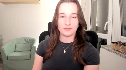 Snapshot of oliviaaa2003 chatting on 09.10.25 Oliwiaa2004 online show from 09.10.25