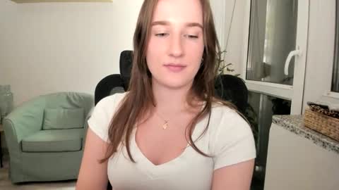 Snapshot of oliviaaa2003 chatting on 09.16.25 Oliwiaa2004 online show from 09.16.25