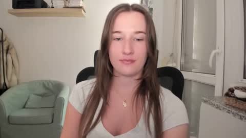 Snapshot of oliviaaa2003 chatting on 12.13.25 Oliwiaa2004 online show from 12.13.25