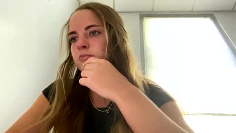 oliviaaraee online show from 04.07.26