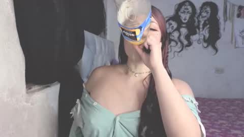 Snapshot of oliviabluee10 chatting on 11.29.25 oliviabluee10 online show from 11.29.25