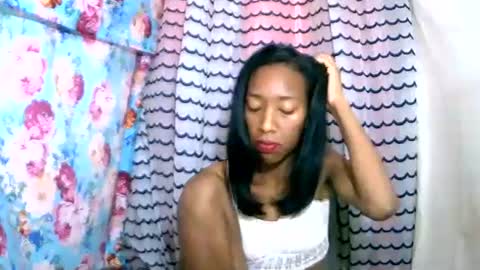 oliviah27 online show from 10.17.25