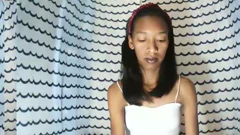 oliviah27 online show from 11.23.25