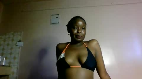 Snapshot of oliviah_1 chatting on 10.13.25 oliviah_1 online show from 10.13.25