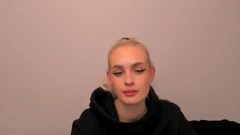 Snapshot of oliviahappy chatting on 02.11.26 oliviaBeauty online show from 02.11.26