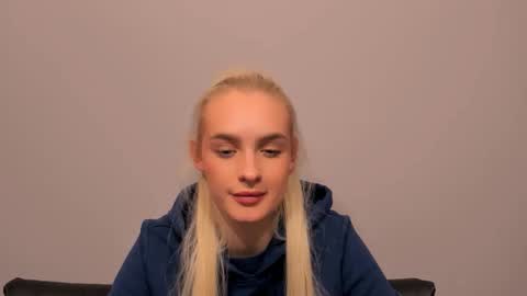 Snapshot of oliviahappy chatting on 02.24.26 oliviaBeauty online show from 02.24.26