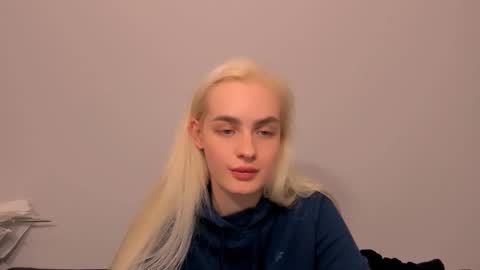 Snapshot of oliviahappy chatting on 03.11.26 oliviaBeauty online show from 03.11.26