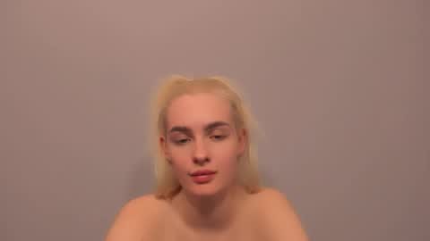 Snapshot of oliviahappy chatting on 03.19.26 oliviaBeauty online show from 03.19.26