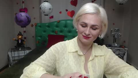 OliviaHorst online show from 10.29.25