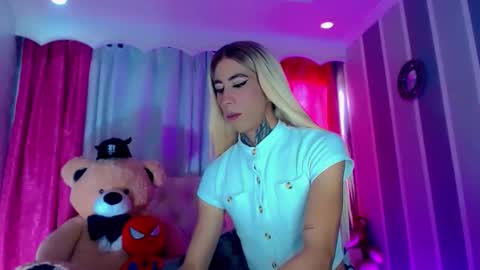oliviahot01 online show from 03.27.26