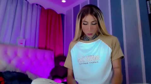 oliviahot01 online show from 04.30.26
