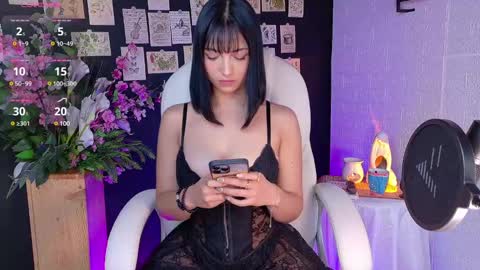 Olivia Mcneill  online show from 01.23.25