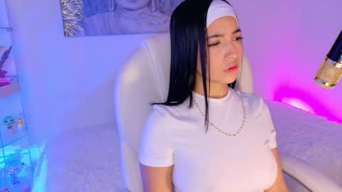 Snapshot of oliviamcneill chatting on 02.12.26 Olivia Mcneill online show from 02.12.26