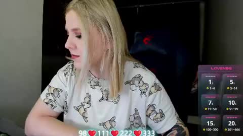 Snapshot of oliviamunk chatting on 06.24.26 . online show from 06.24.26