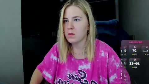 Snapshot of oliviamunk chatting on 08.04.26 . online show from 08.04.26