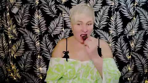 Kelly online show from 12.21.24