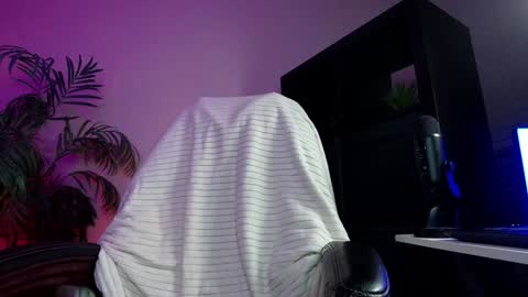 Olivia Owens online show from 02.26.25