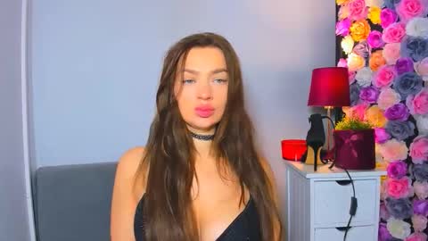 Snapshot of oliviawomen chatting on 10.30.25 OliviaWomen online show from 10.30.25