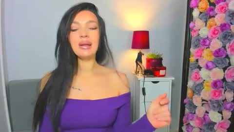 Snapshot of oliviawomen chatting on 11.15.25 OliviaWomen online show from 11.15.25