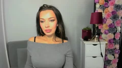 Snapshot of oliviawomen chatting on 11.29.25 OliviaWomen online show from 11.29.25