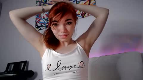 Snapshot of olivka_flower chatting on 01.10.25 Angelina Lina online show from 01.10.25