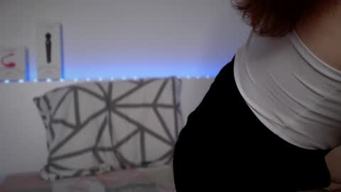 Snapshot of olivka_flower chatting on 01.30.25 Angelina Lina online show from 01.30.25