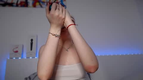 Snapshot of olivka_flower chatting on 02.01.25 Angelina Lina online show from 02.01.25