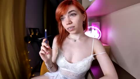 Snapshot of olivka_flower chatting on 11.08.25 Angelina Lina online show from 11.08.25