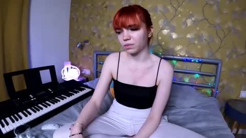 Snapshot of olivka_flower chatting on 11.26.25 Angelina Lina online show from 11.26.25