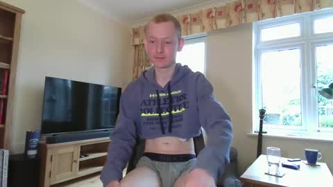 Snapshot of ollysparks chatting on 01.04.25 Olly online show from 01.04.25