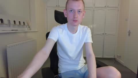 Snapshot of ollysparks chatting on 02.01.25 Olly online show from 02.01.25