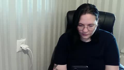 OlyaAndNetty online show from 10.28.25