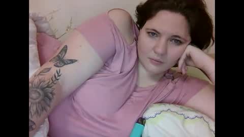 Snapshot of olyafire chatting on 12.28.24 OlyaFire online show from 12.28.24