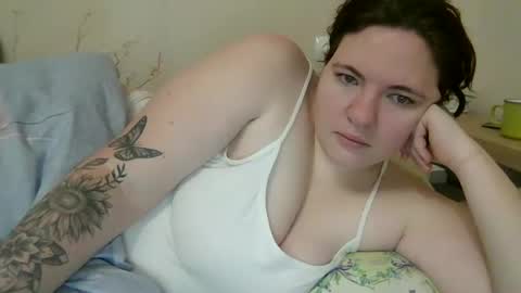 Snapshot of olyafire chatting on 01.06.25 OlyaFire online show from 01.06.25