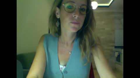 Snapshot of olyra11 chatting on 10.23.25 olyra11 online show from 10.23.25