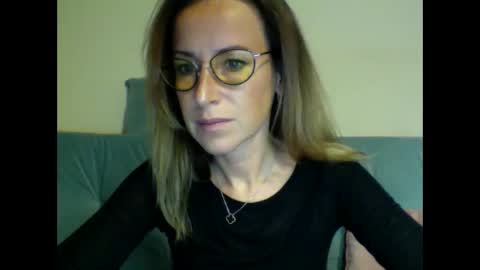 Snapshot of olyra11 chatting on 12.16.25 olyra11 online show from 12.16.25
