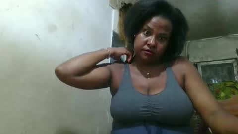 Snapshot of olyvienne90 chatting on 11.25.25 olyvienne90 online show from 11.25.25