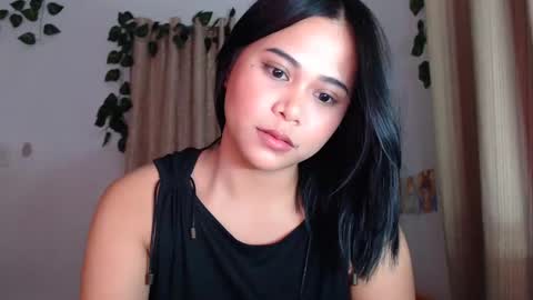 Snapshot of omariaennaid chatting on 01.15.25 Angel online show from 01.15.25