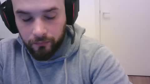 Snapshot of omgwhereim chatting on 12.16.25 omgwhereim online show from 12.16.25