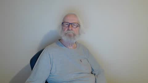 Snapshot of onanister chatting on 01.08.25 Somewhere over the rainbow online show from 01.08.25