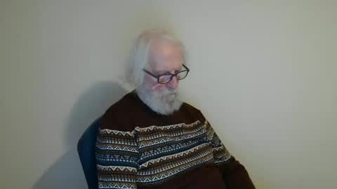 Snapshot of onanister chatting on 02.01.25 Somewhere over the rainbow online show from 02.01.25