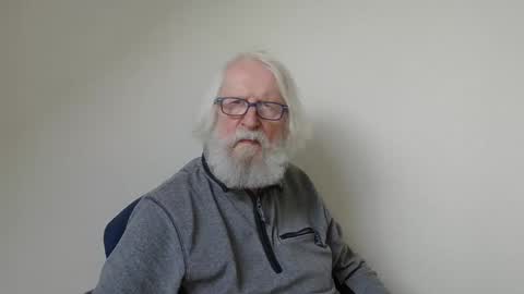 Snapshot of onanister chatting on 03.10.25 Somewhere over the rainbow online show from 03.10.25