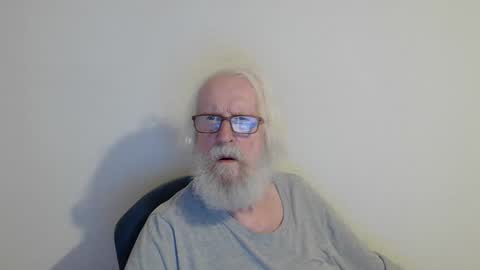 Snapshot of onanister chatting on 09.13.25 Somewhere over the rainbow online show from 09.13.25