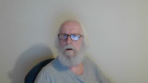 Snapshot of onanister chatting on 09.14.25 Somewhere over the rainbow online show from 09.14.25